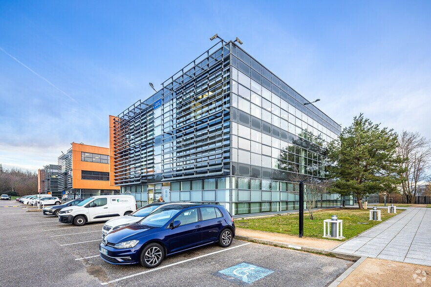 Office in Saint-Priest for lease - Building Photo - Image 2 of 2