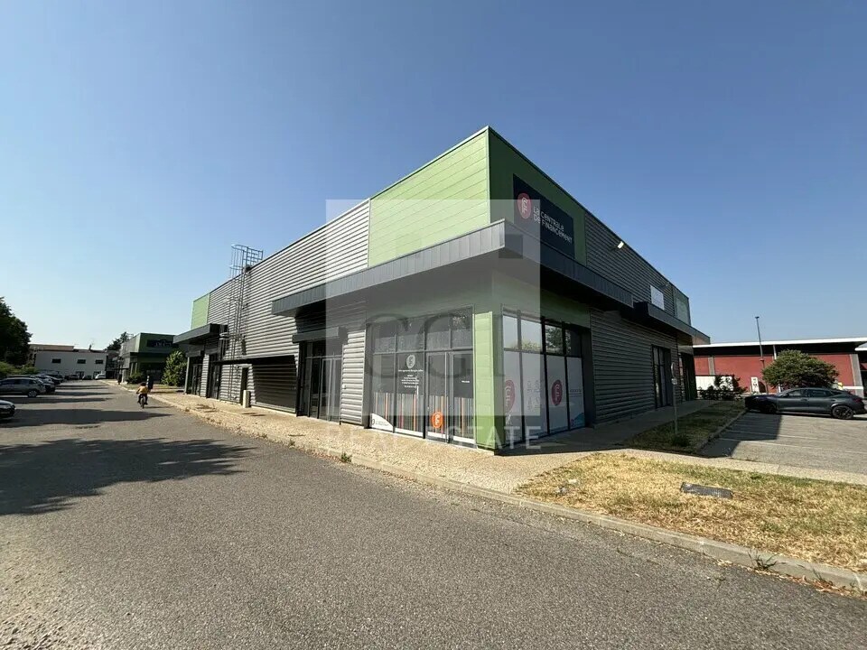 Retail in Bourgoin-Jallieu for lease Building Photo- Image 1 of 9