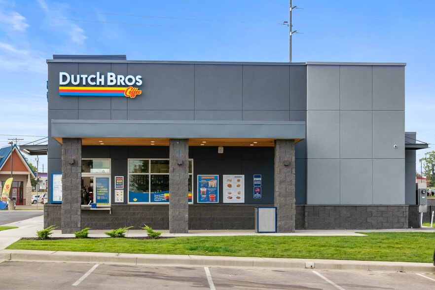 325 E Russell Ave, Warrensburg, MO for sale - Building Photo - Image 3 of 6