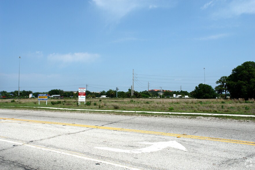 5963 Fruitville Rd, Sarasota, FL 34240