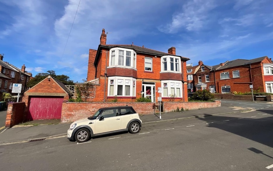 109 Tennyson Av, Scarborough for sale - Building Photo - Image 2 of 6