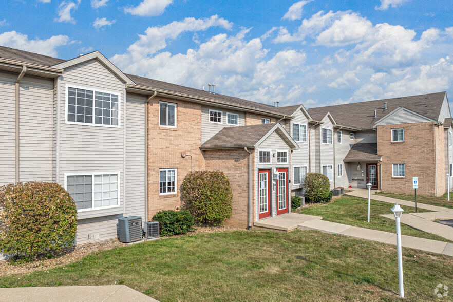 1700 W Hickory Grove Rd, Dunlap, IL for sale - Primary Photo - Image 1 of 1