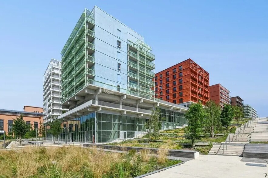 Retail in Saint-Ouen-sur-Seine for lease - Building Photo - Image 1 of 5