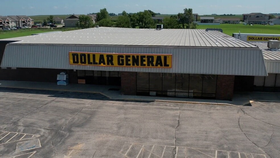 1423 N Lake Ave, Storm Lake, IA for lease - Commercial Listing Video - Image 2 of 9