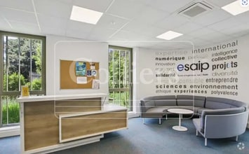 851 Allée De Pomone, Aix-en-Provence for lease Interior Photo- Image 2 of 9