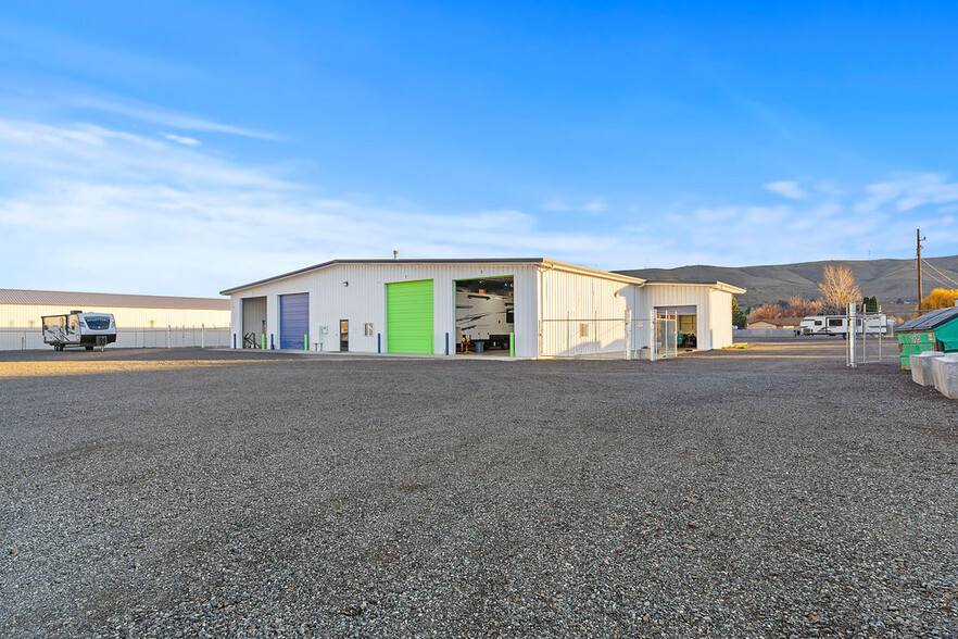 1220 Industrial Way, Union Gap, WA for lease - Building Photo - Image 1 of 38
