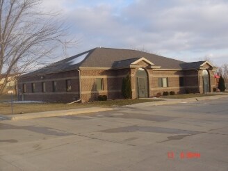 1810 W 8th St, Cedar Falls, IA for sale - Primary Photo - Image 1 of 1