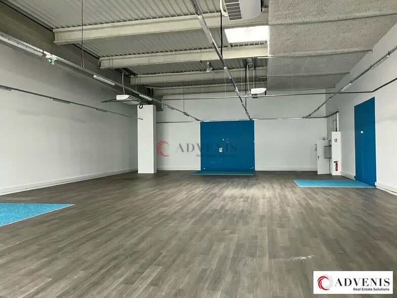 Retail in Biganos for lease - Interior Photo - Image 2 of 5