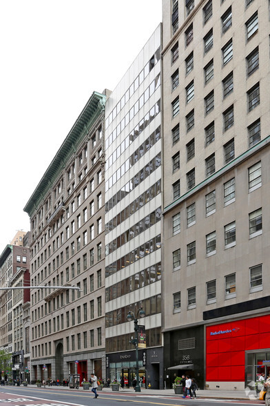 1 W 34th St, New York, NY for lease - Building Photo - Image 1 of 6