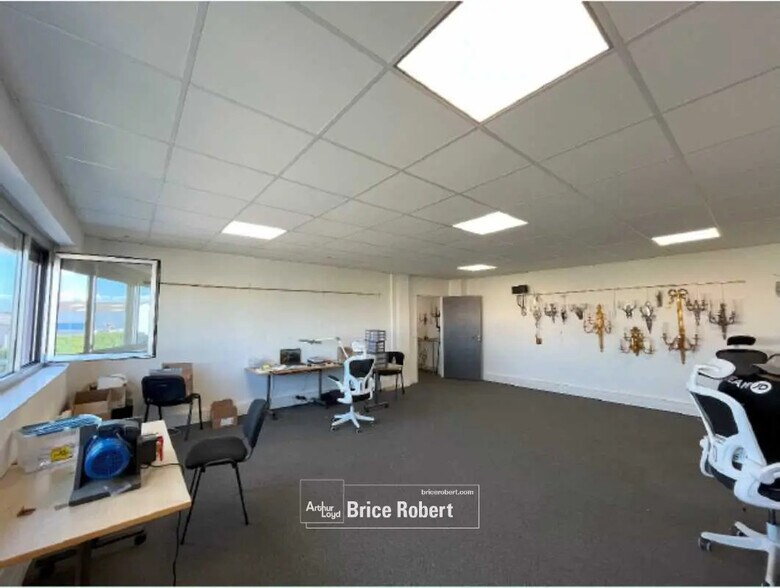 Office in Décines-Charpieu for lease - Interior Photo - Image 3 of 10