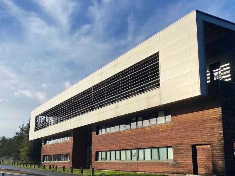 Office in Saint-Jean-de-Braye for lease - Building Photo - Image 2 of 7