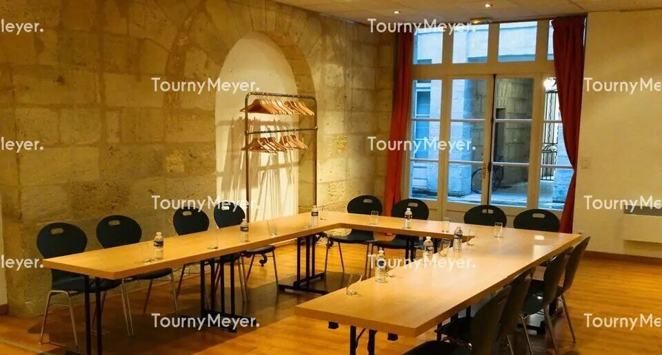 Office in Bordeaux for lease - Interior Photo - Image 2 of 4