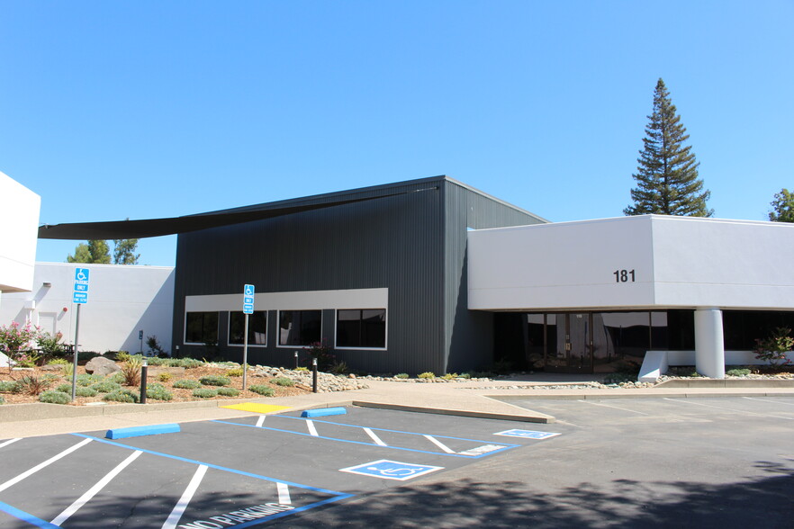 105 Lake Forest Way, Folsom, CA for lease - Building Photo - Image 1 of 9