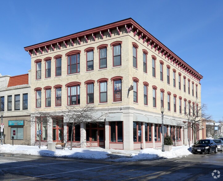 701-703 N 8th St, Sheboygan, WI for lease - Building Photo - Image 2 of 6