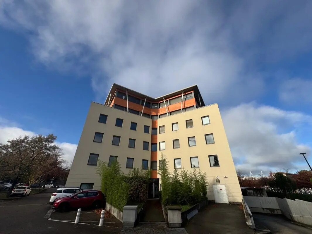 Office in Saint-Étienne for lease Building Photo- Image 1 of 4