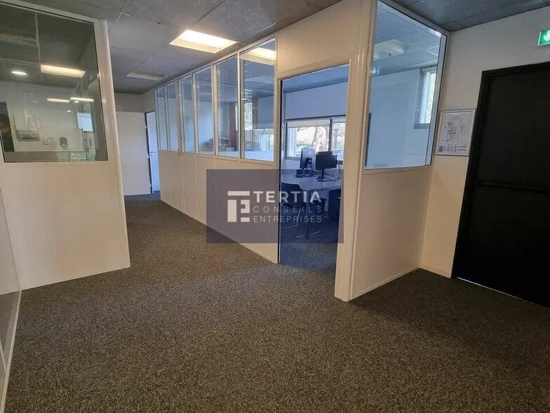 Office in Montpellier for lease - Building Photo - Image 3 of 4