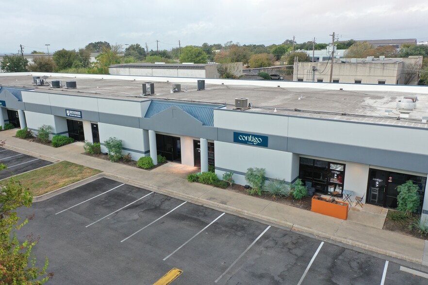 3709 Promontory Point Dr, Austin, TX for lease - Building Photo - Image 1 of 6