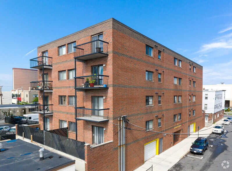 11 Langdon St, Everett, MA for sale - Primary Photo - Image 1 of 1