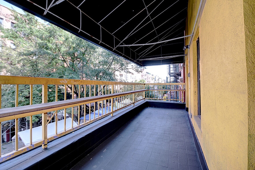 6 Saint Marks Pl, New York, NY for lease - Building Photo - Image 2 of 38