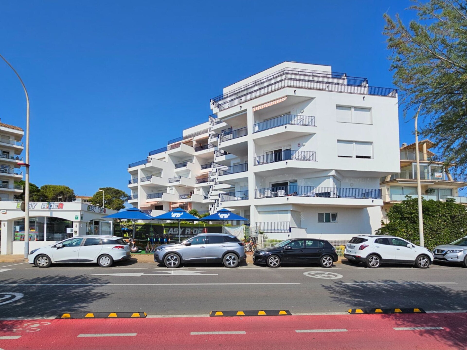 Multifamily in L'Escala, Gerona for sale Primary Photo- Image 1 of 2