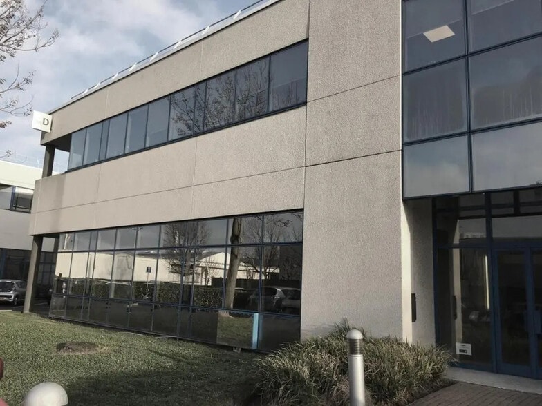 Industrial in Gennevilliers for lease - Building Photo - Image 2 of 2