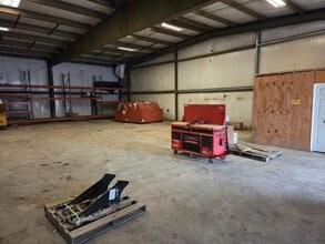 217 Alfery Ln, Mount Pleasant, PA for lease Interior Photo- Image 2 of 5