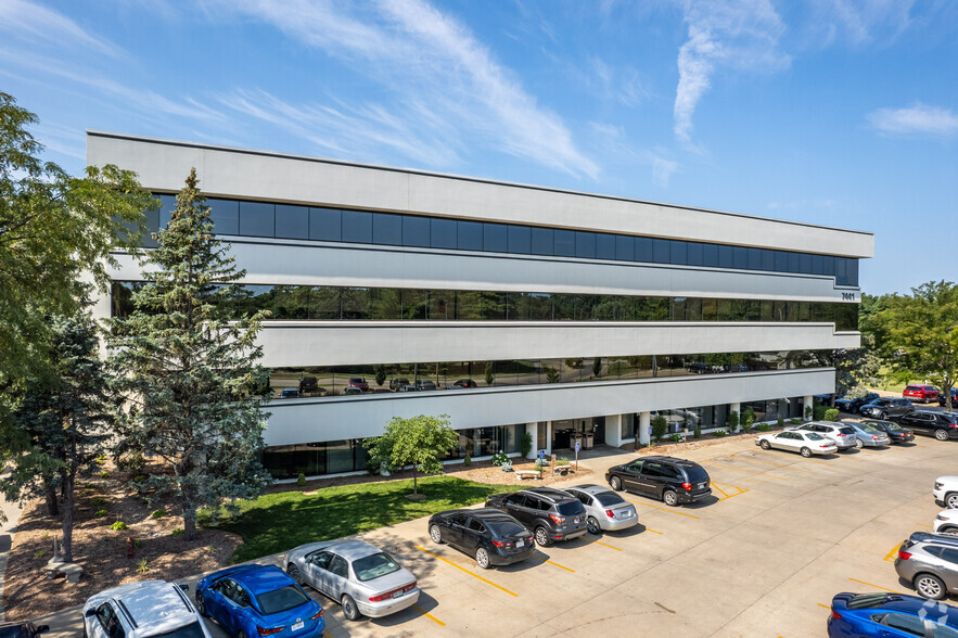 7441 O St, Lincoln, NE for lease - Building Photo - Image 1 of 12