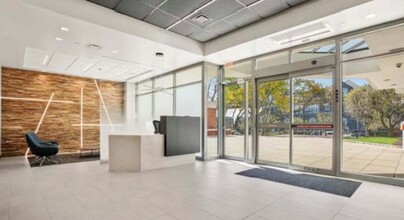 1 Lafayette Pl, Greenwich, CT for lease Lobby- Image 2 of 3