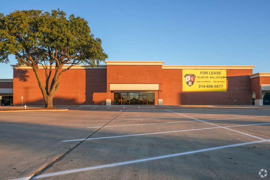 901 N Polk St, DeSoto, TX for lease - Building Photo - Image 2 of 15