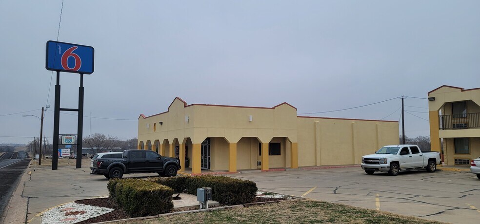 1006 E 12th St, Shamrock, TX for sale - Primary Photo - Image 1 of 1