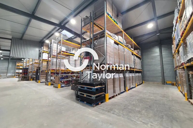 Flex in Béziers for lease - Building Photo - Image 1 of 4