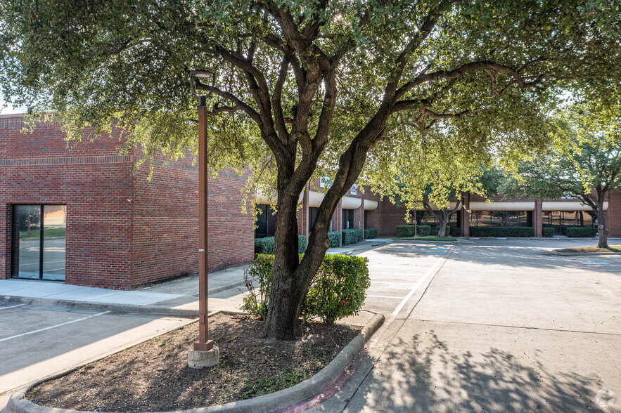 3900-4096 Sandshell Dr, Fort Worth, TX for lease - Building Photo - Image 2 of 8