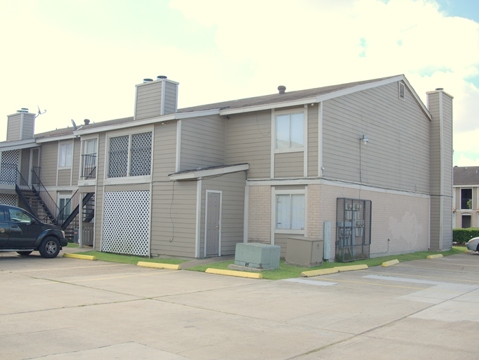 Multifamily in Houston, TX for sale - Primary Photo - Image 1 of 1