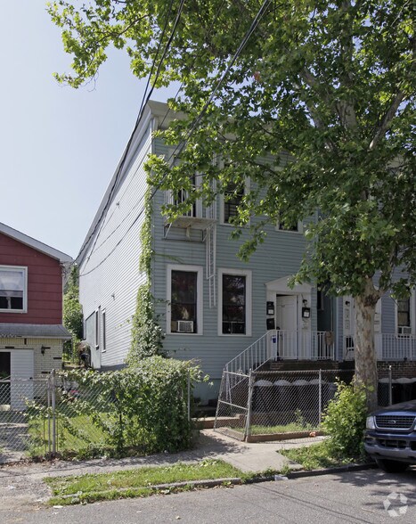 48-52 Tompkins St, Staten Island, NY for sale - Primary Photo - Image 1 of 1