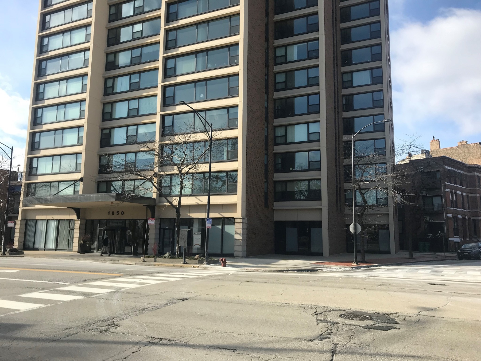 181 N Clark St Parking - 7jgswc6