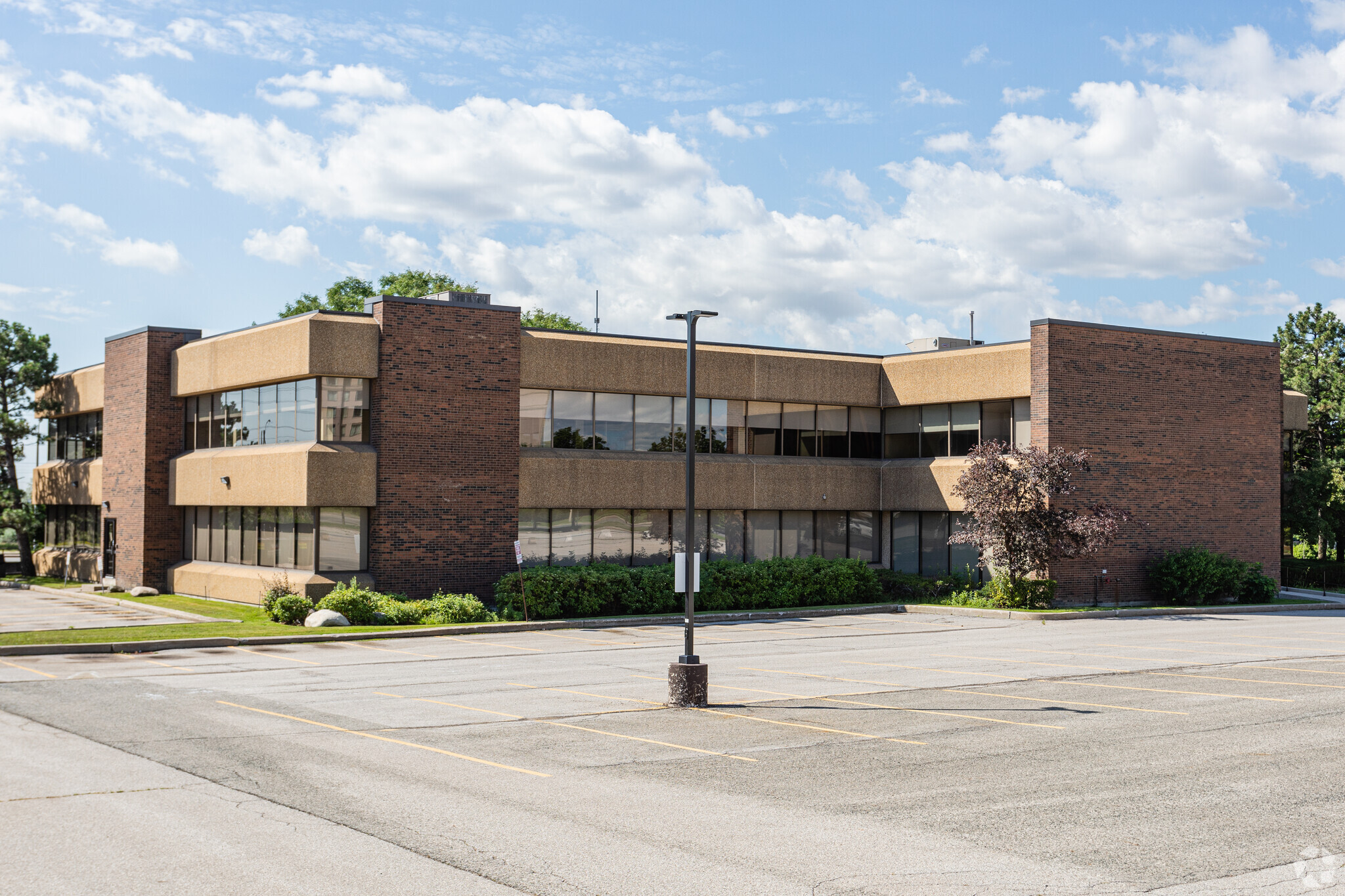 165 Attwell Dr, Toronto, ON for lease Primary Photo- Image 1 of 4