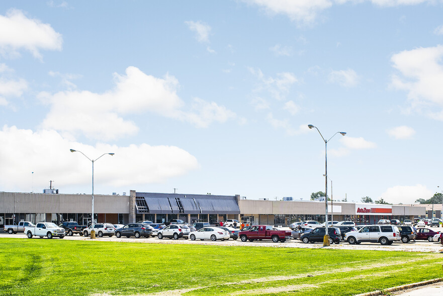 621 W Lincoln Rd, Ville Platte, LA for sale - Building Photo - Image 1 of 1