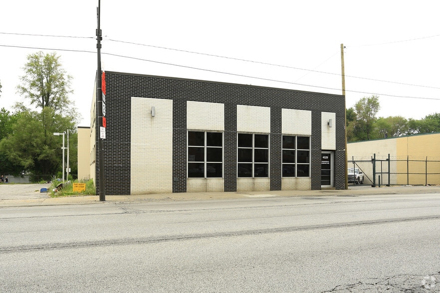 4529 Detroit Ave, Cleveland, OH for lease - Building Photo - Image 3 of 4