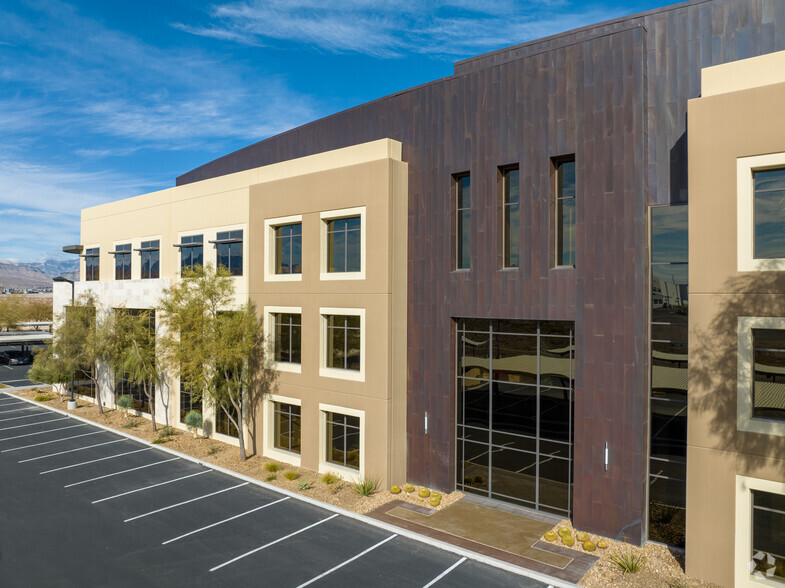 7450 Arroyo Crossing Pky, Las Vegas, NV for lease - Building Photo - Image 3 of 5