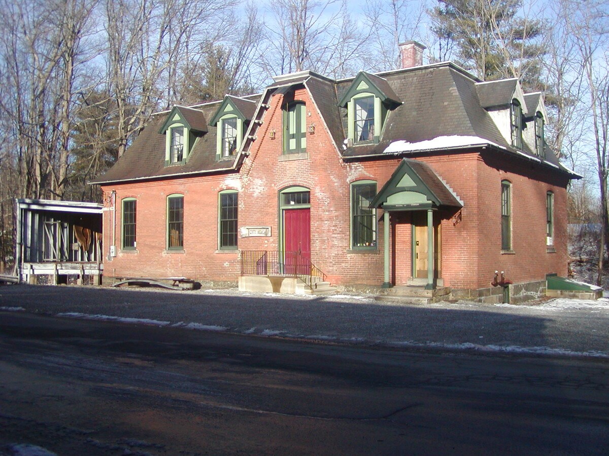 11 Scovil Rd, Higganum, CT 06441