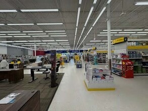 13875 SE Mill Plain Blvd, Vancouver, WA for lease Interior Photo- Image 1 of 1