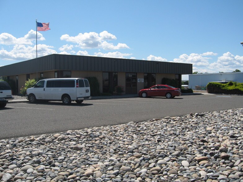 904 E Ainsworth Ave, Pasco, WA 99301