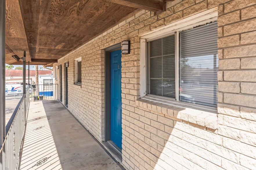 222 S Westgate Dr, Weslaco, TX for sale - Primary Photo - Image 1 of 2