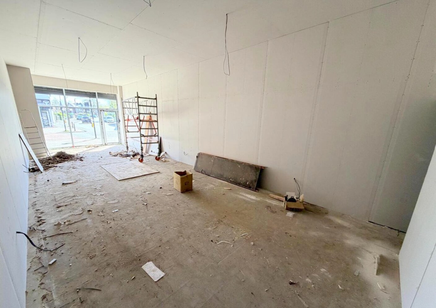 182-186 Burnage Ln, Manchester for lease Interior Photo- Image 1 of 4