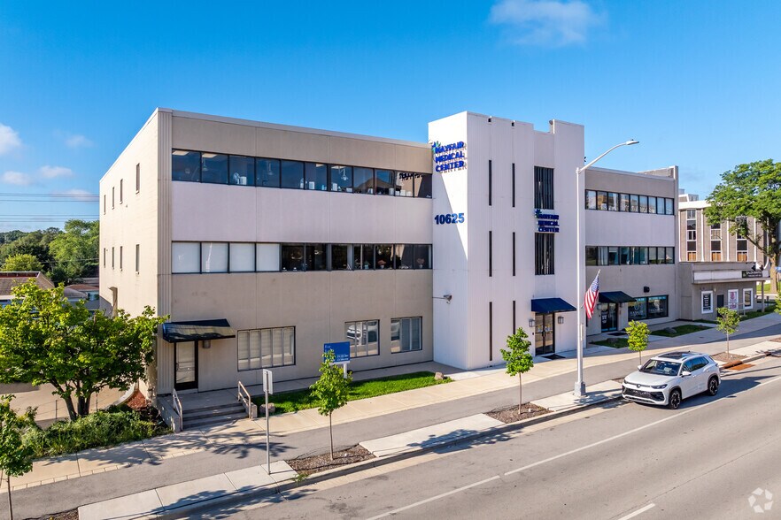 10625 W North Ave, Milwaukee, WI for lease - Building Photo - Image 1 of 32