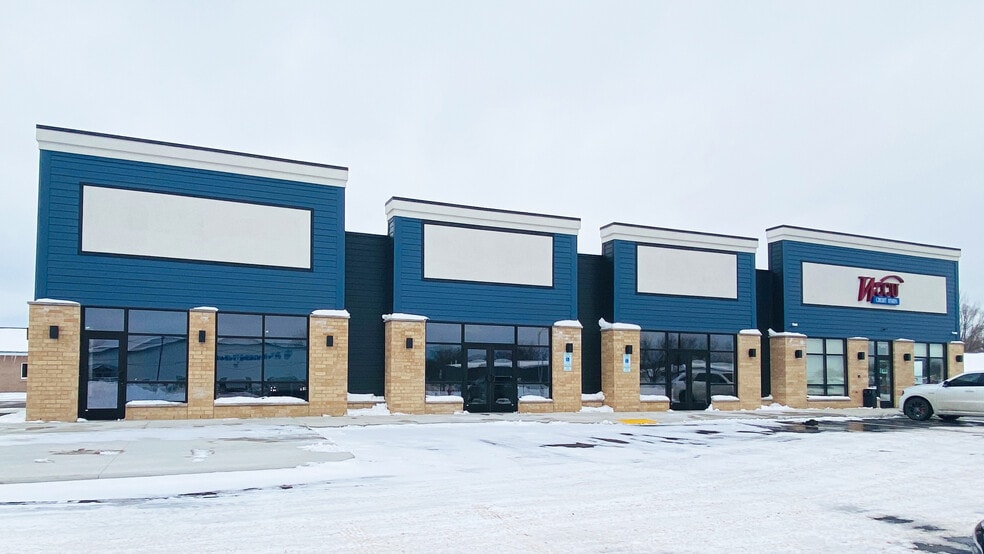 660 S Albert Ave, Reedsburg, WI for lease - Building Photo - Image 1 of 5