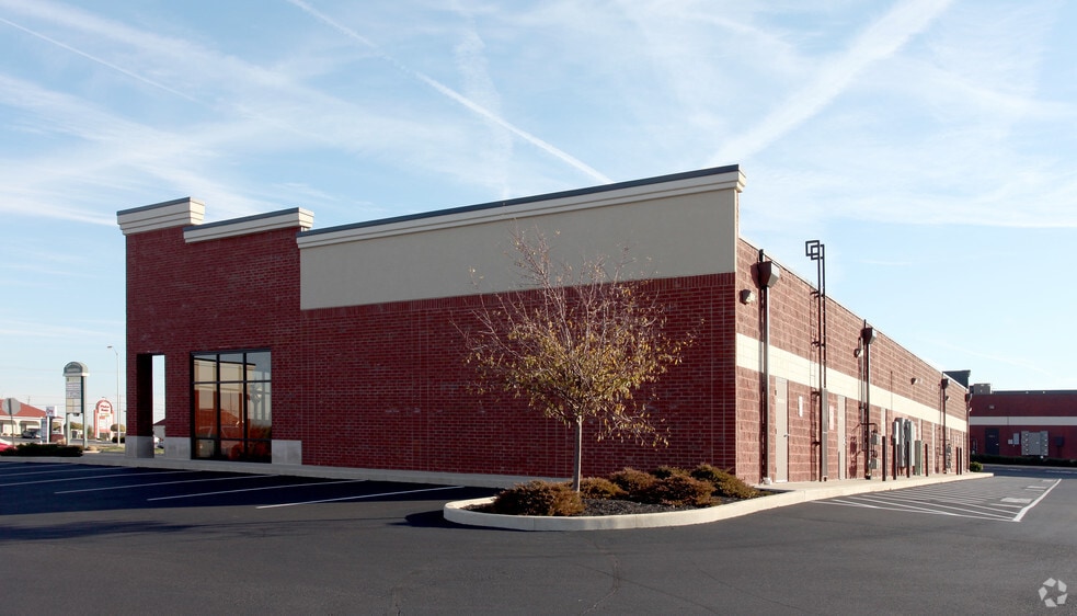 210 S Emerson Ave, Greenwood, IN for lease - Building Photo - Image 3 of 25