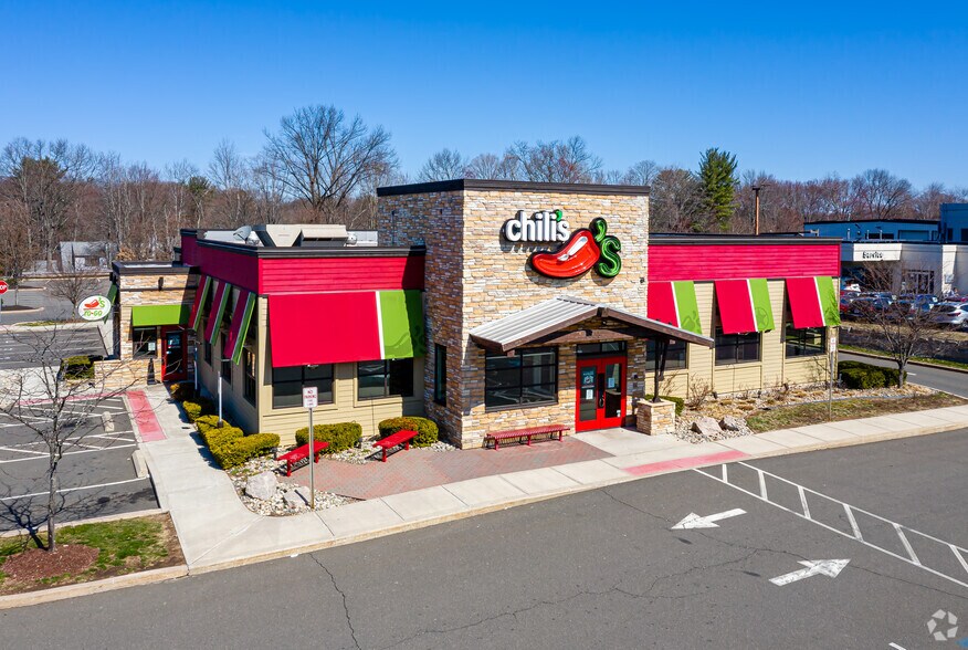 1425 Farmington Ave, Bristol, CT for sale - Primary Photo - Image 1 of 7