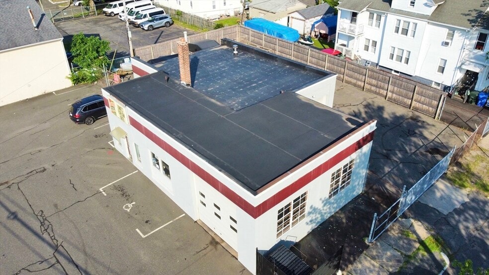 512 Saint James Ave, Springfield, MA for sale - Building Photo - Image 2 of 13