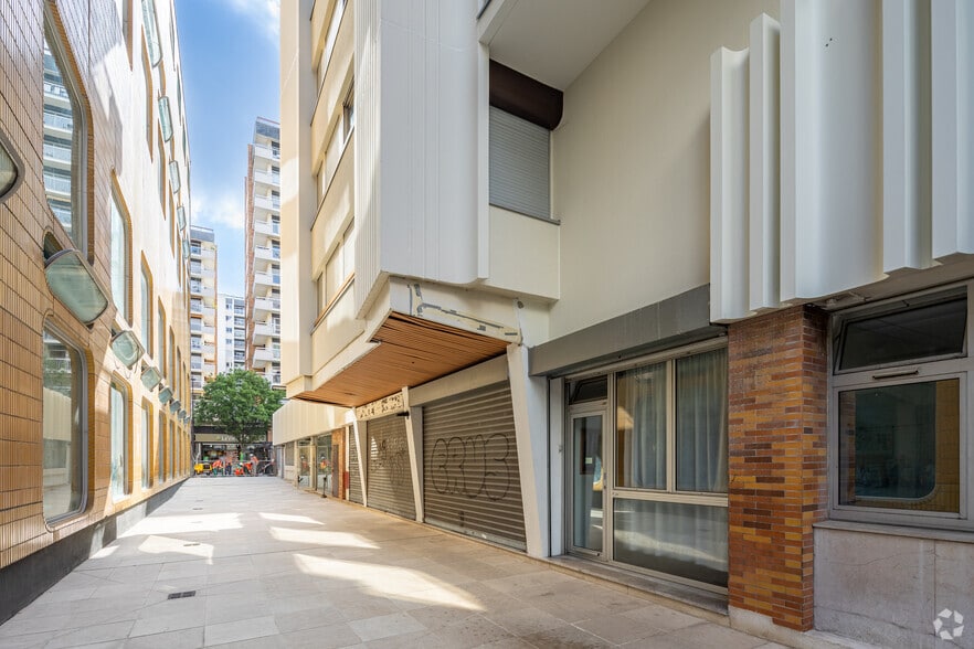 62 Rue Amelot, Paris for sale - Building Photo - Image 3 of 3